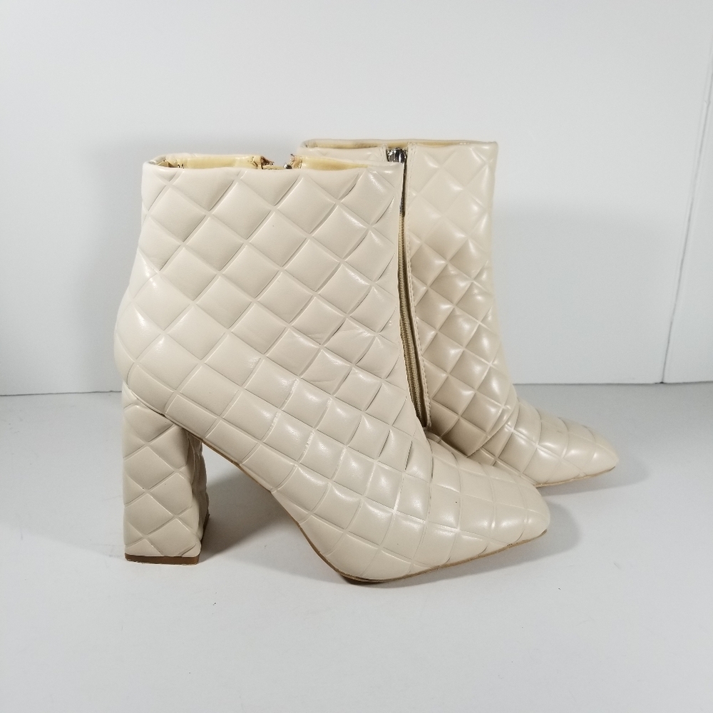 Cape Robbin Boots Women's 11 White Quilted Side Zip Likme Booties Block Heel